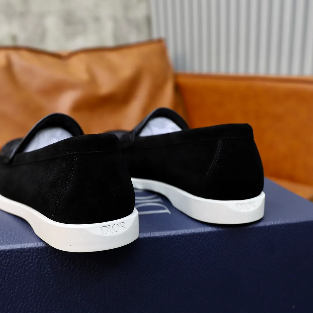 Ex-factory price: 540🙅‍♂️🙅‍♂️🙅‍♂️ Brand: Dior DIOR Standard code: Men's code 38/44 (45 can be customized) Grade: Same as the official website Material: Original cowhide stitching, cowhide lining, original TPU wear-resistant soft outsole Style categories: Leisure and sports version, footwear for driving, young fashion, European and American trends, British style Color: actual picture color